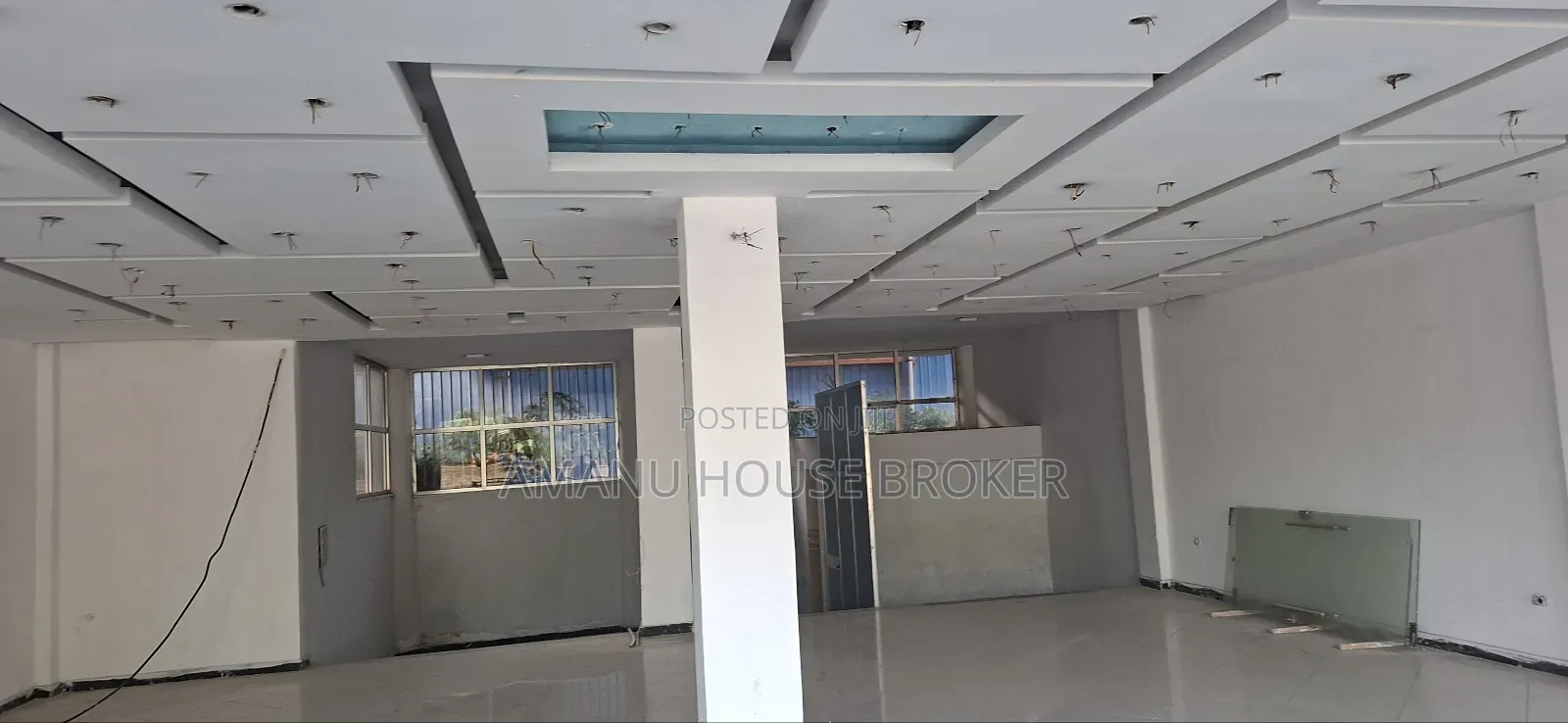 የሚከራይ ለባንክ እና ለካፌ ወይም ለፈርኒቸር የሚሆን