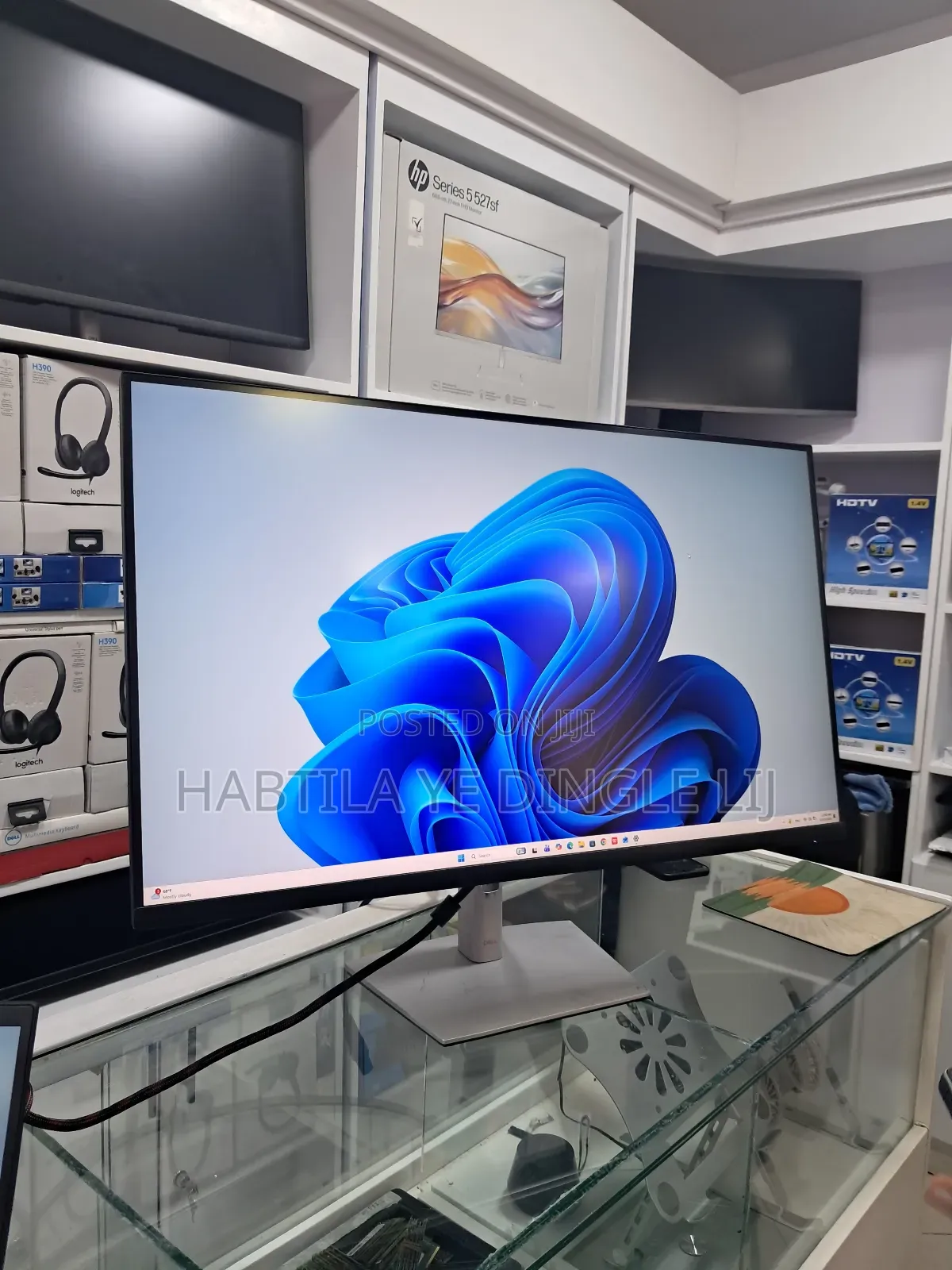 Dell 32 Inch Monitor Freamle