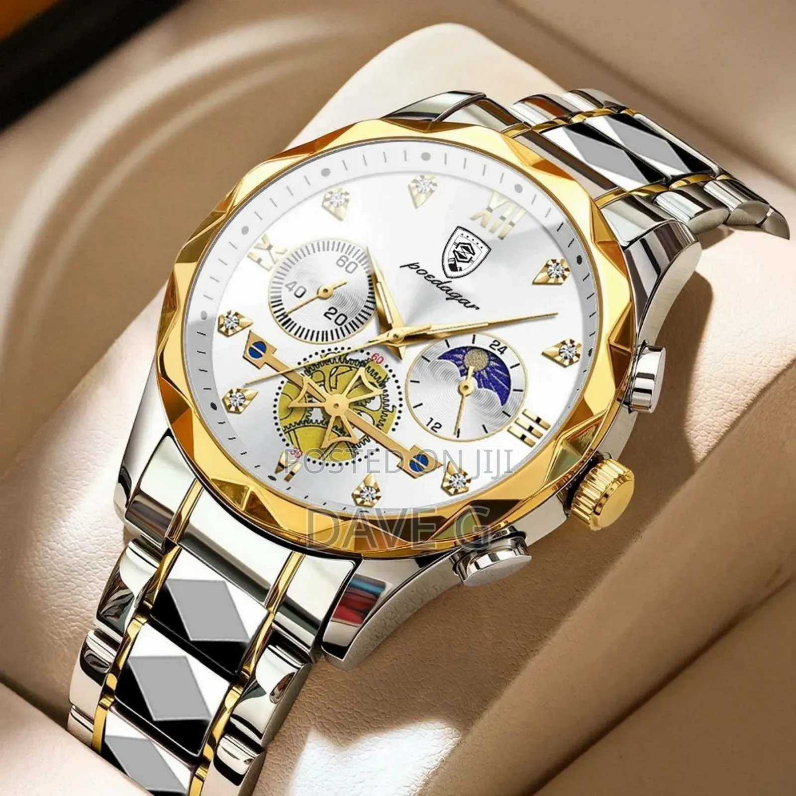 Poedagar Luxury Man's Quartz Watch With a Two-Tone (Silver and Gold)