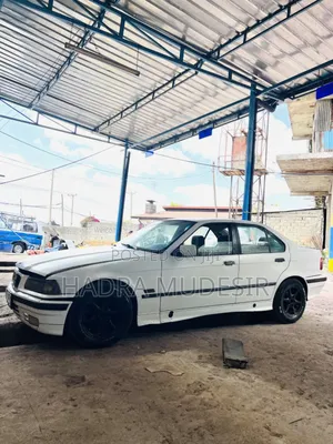 Photo - BMW M1 1996 White