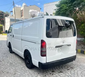 Toyota HiAce 2012 White