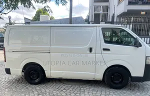 Toyota HiAce 2012 White