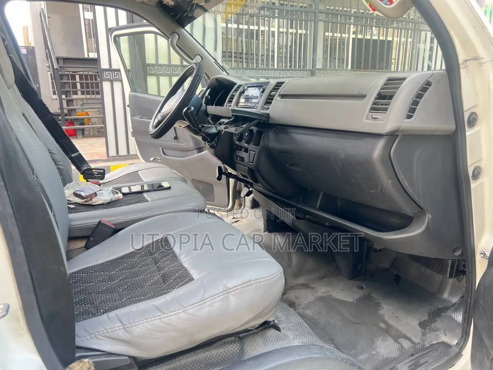 Toyota HiAce 2012 White