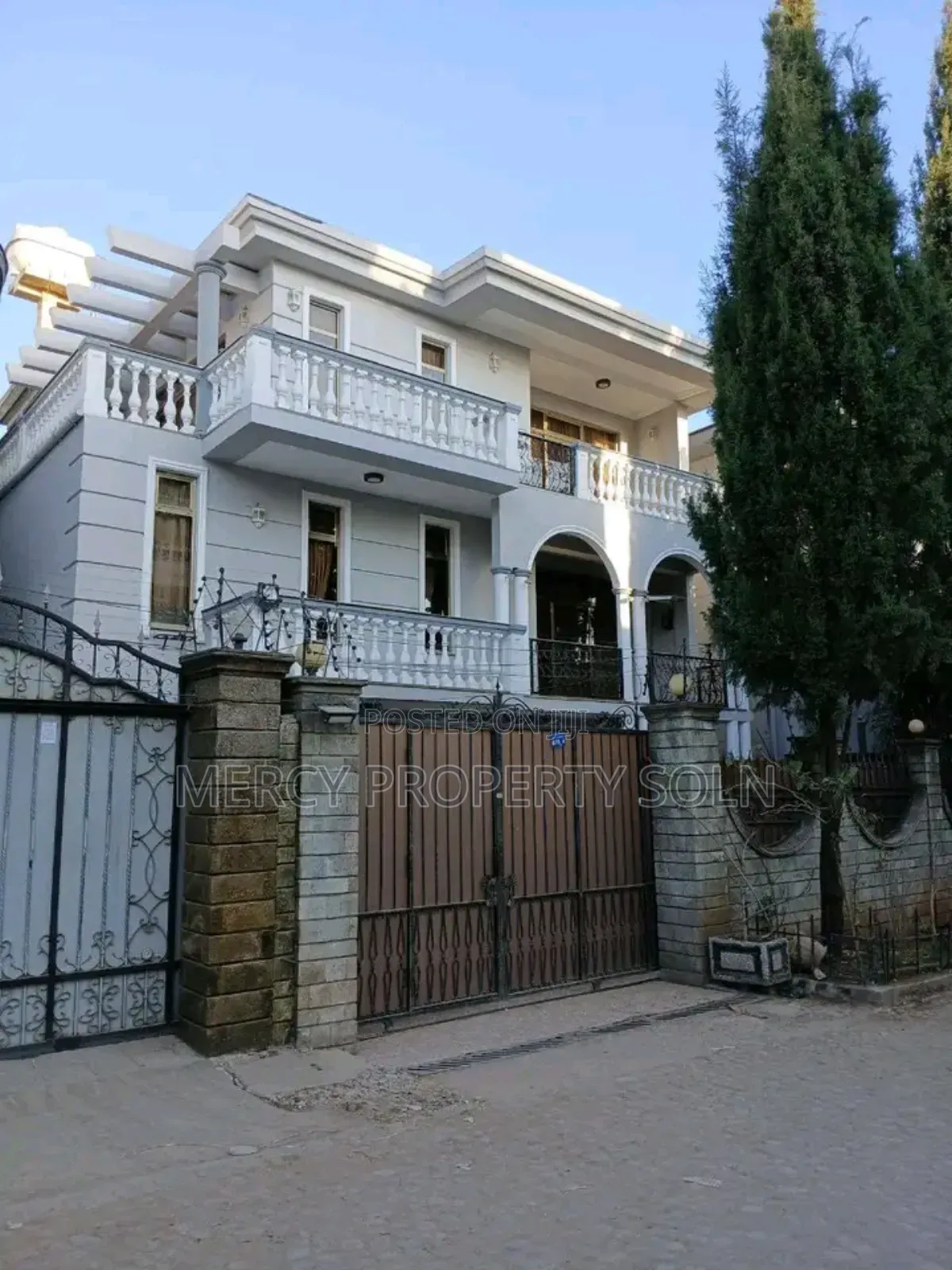 Furnished 5bdrm House in Bole for sale