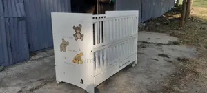 የ ልጆች አልጋ ይዞታው ጥሩ የሆነ