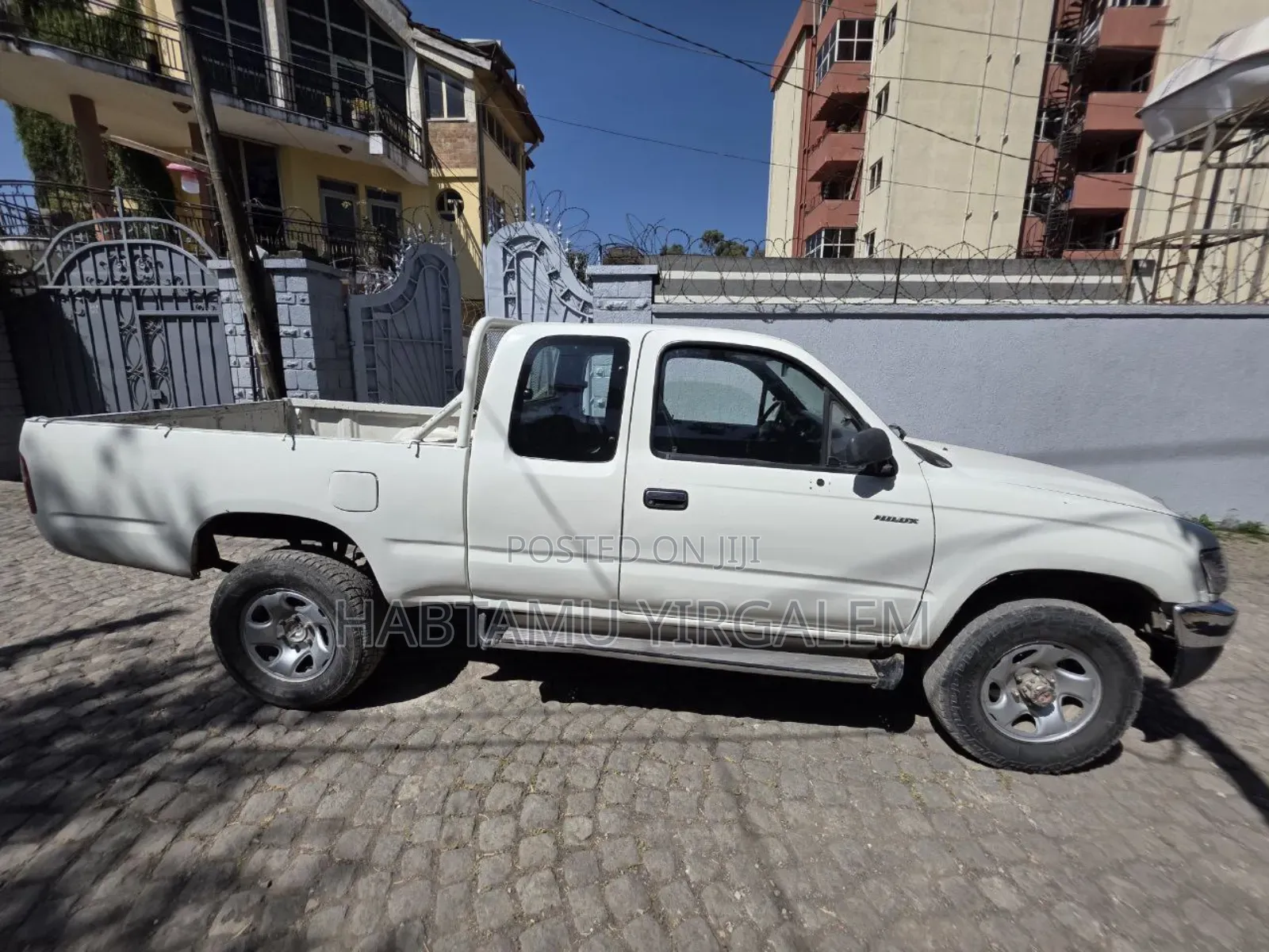 Toyota Hilux 2004 White