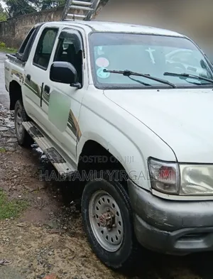 Toyota Hilux 2004 White