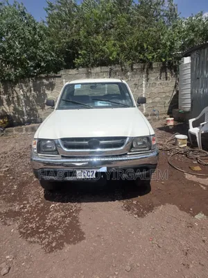 Photo - Toyota Hilux 2004 White