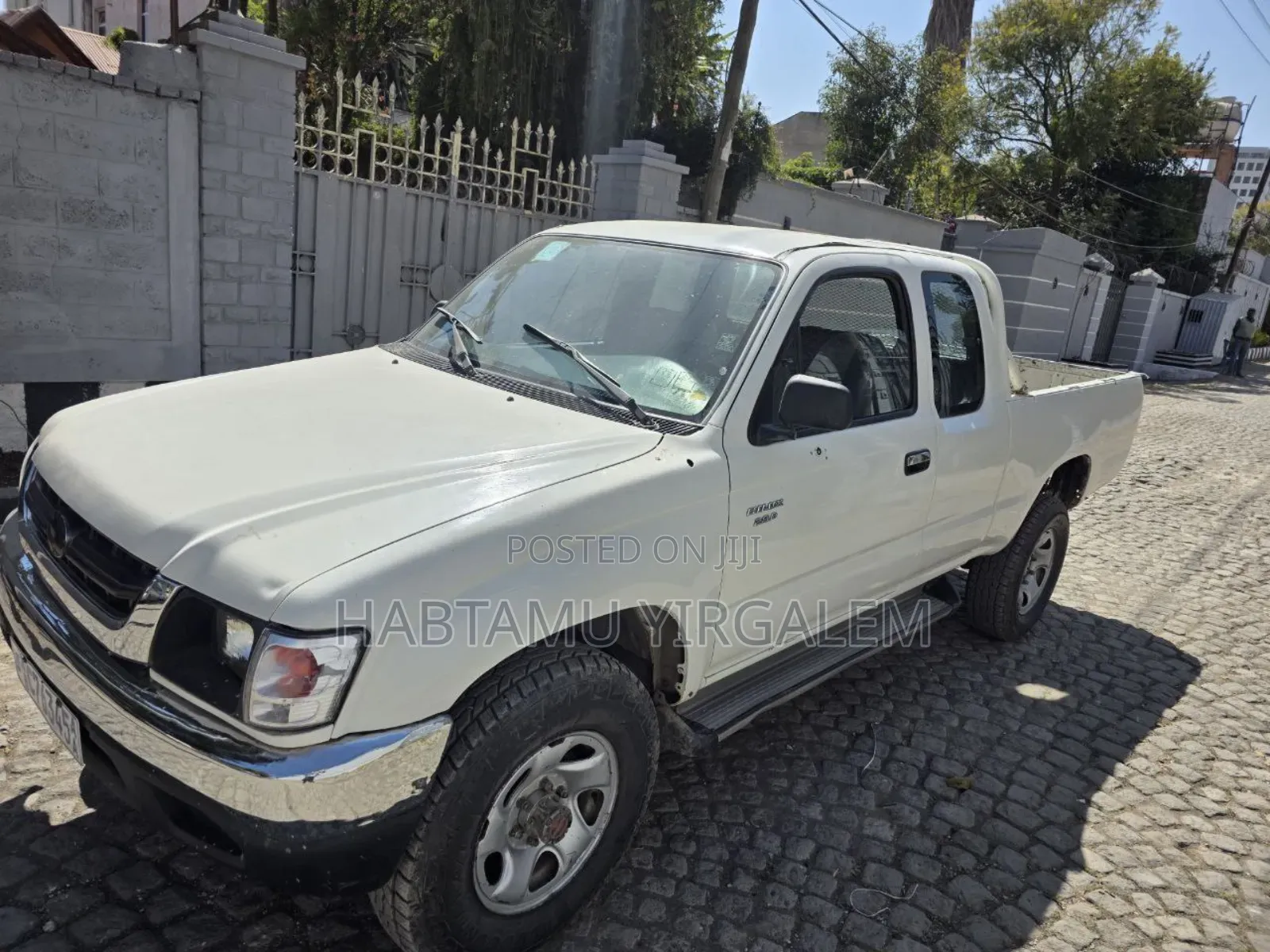 Toyota Hilux 2004 White