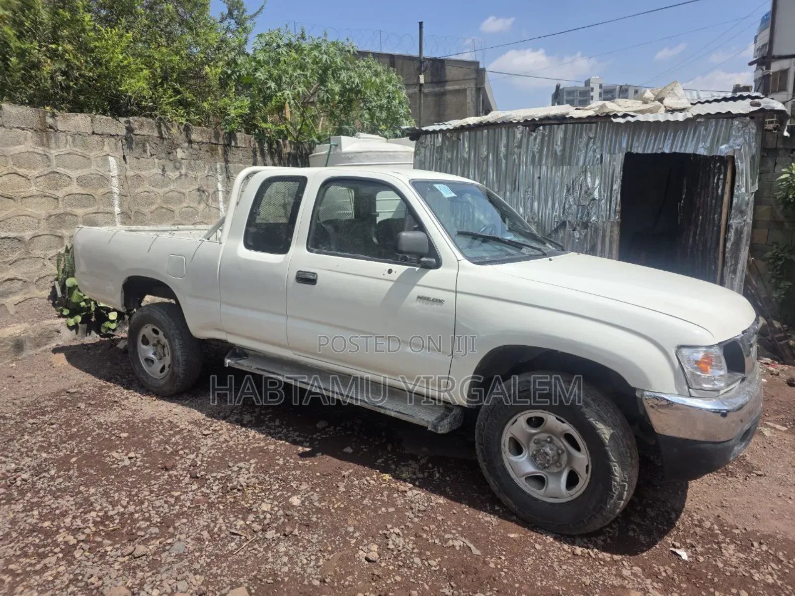 Toyota Hilux 2004 White