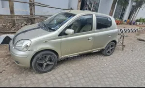 Toyota Vitz 2002 Silver