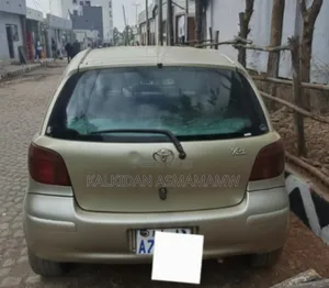 Toyota Vitz 2002 Silver