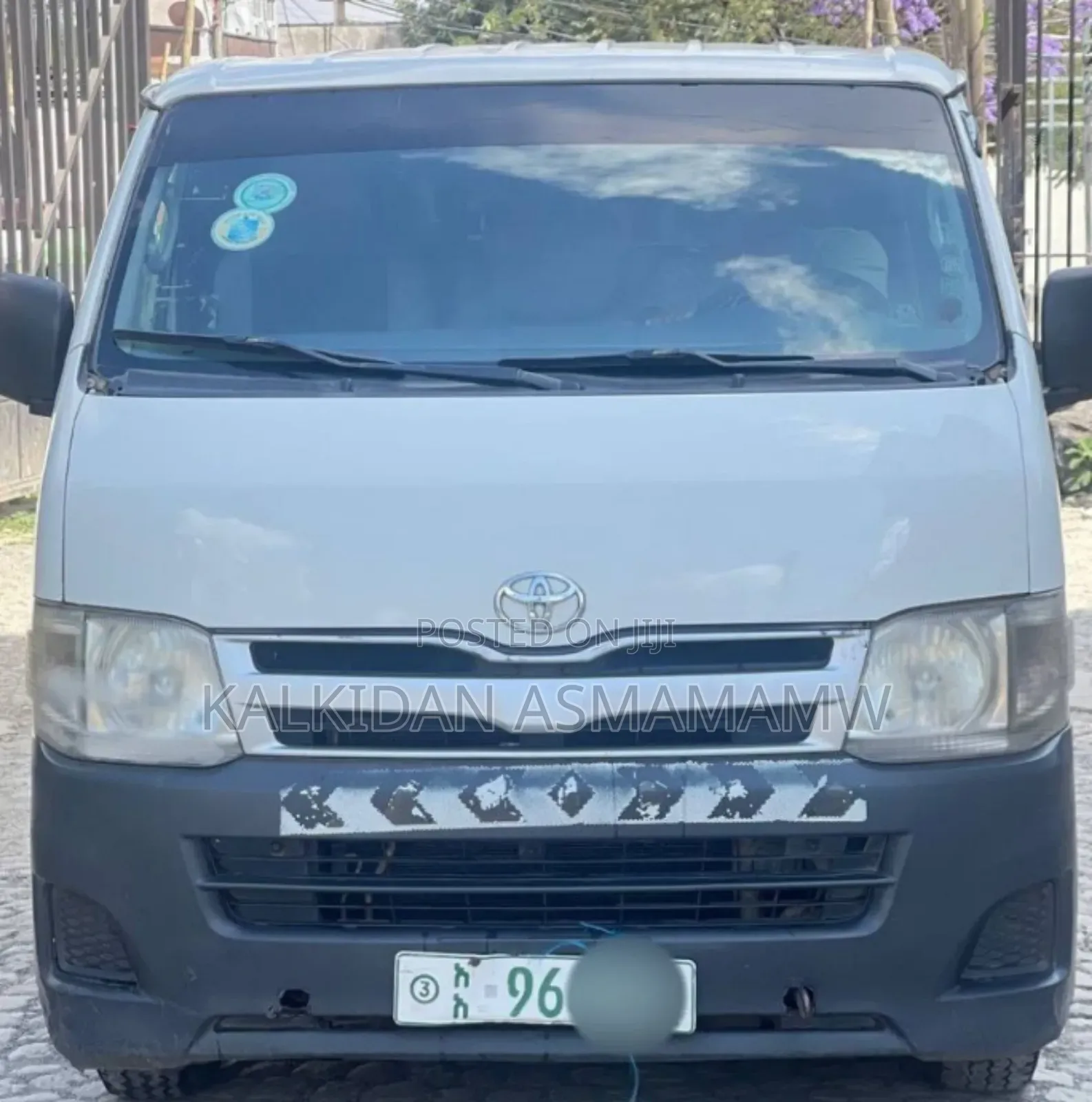 Toyota HiAce 2011 White