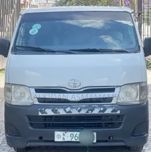 Photo - Toyota HiAce 2011 White