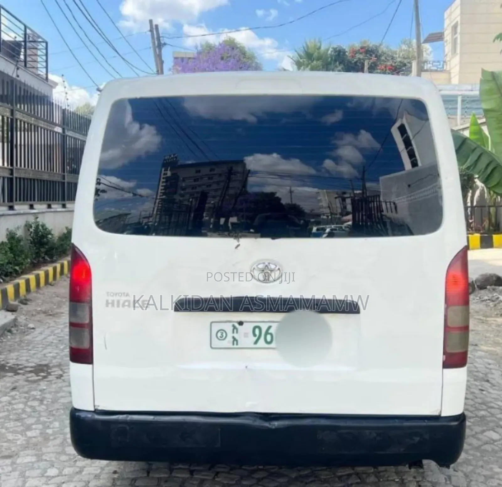 Toyota HiAce 2011 White