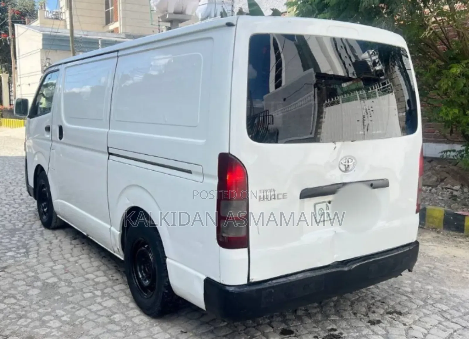 Toyota HiAce 2011 White