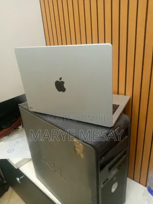 New Apple MacBook Pro 2023 M3 14-Inch 16GB Intel Core M3 SSD 512GB