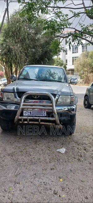Toyota Hilux 2003 Silver