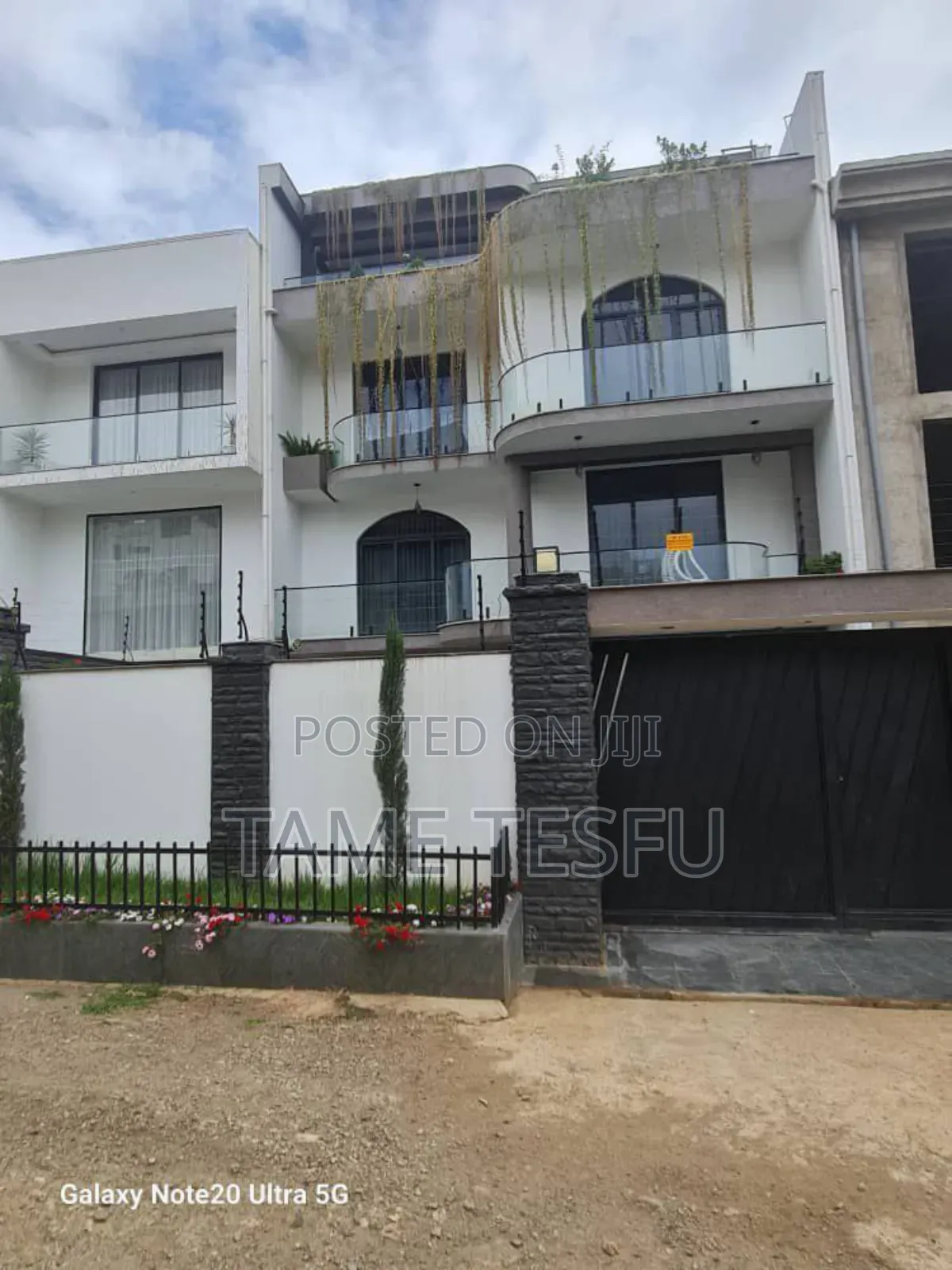 Furnished 8bdrm House in Bole for sale