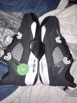 Photo - Air Jordan 4
