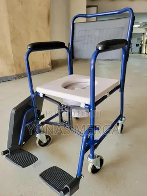 Photo - Easy Movement Hygienic Chair缽風toilet Chair囫龱wheels Is Waterproof