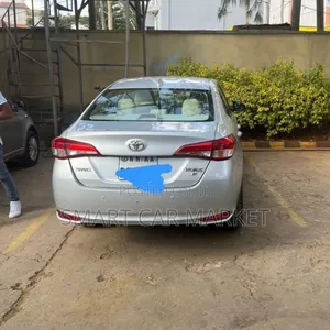 Toyota Yaris 2020 Silver