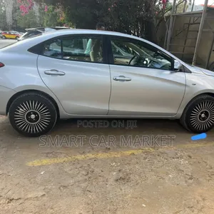 Toyota Yaris 2020 Silver