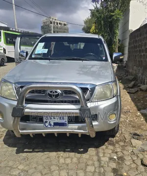 Toyota Hilux 2010 Gold