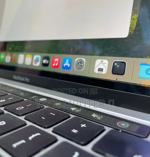 New Laptop Apple MacBook Pro 2022 M2 16GB Apple M2 SSD 256GB