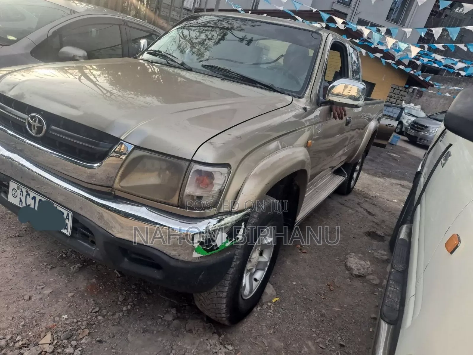 Toyota Hilux 2004 Gold