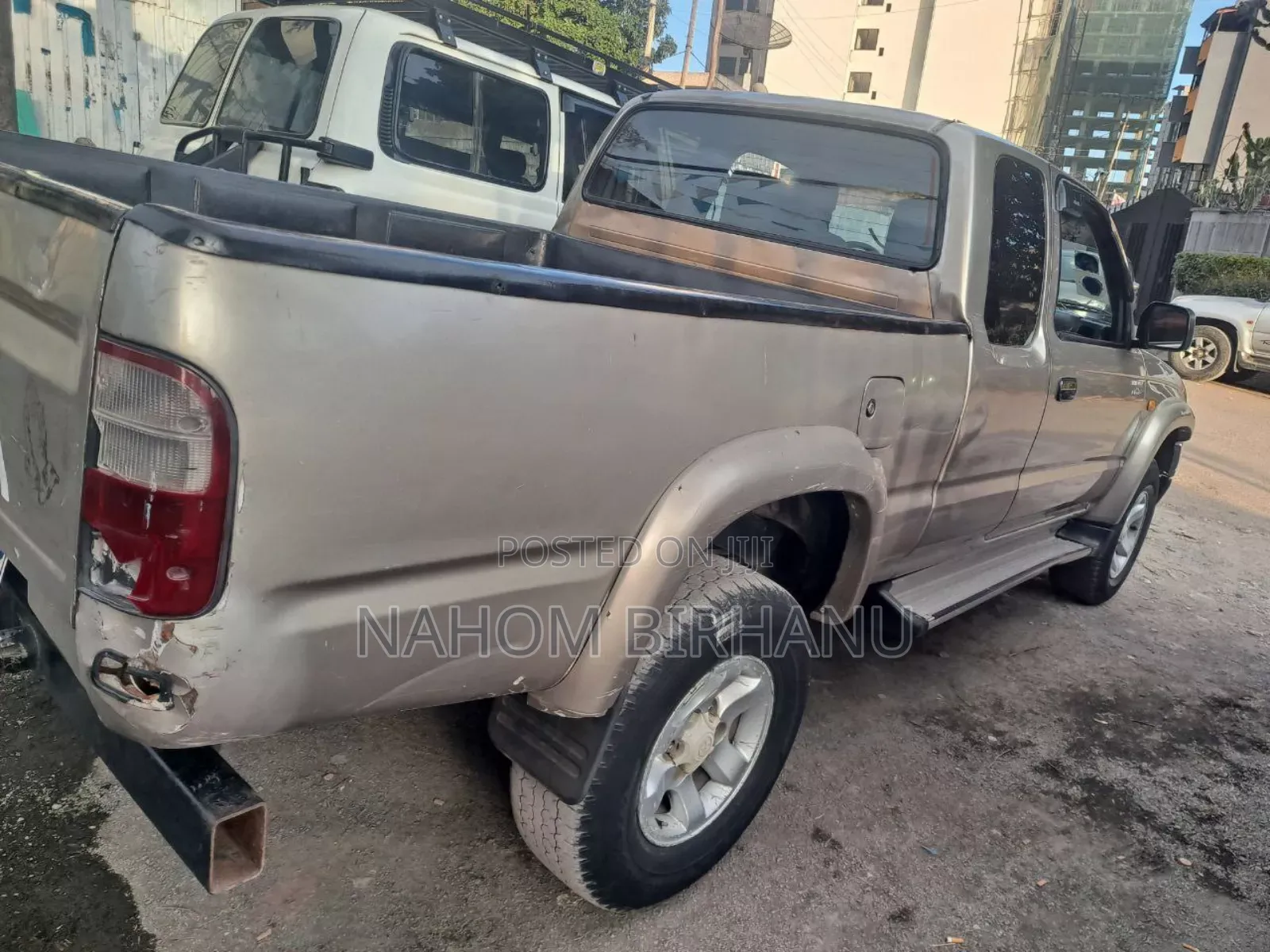 Toyota Hilux 2004 Gold