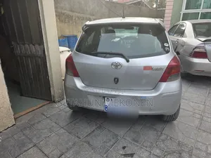 Toyota Yaris 2010 Silver