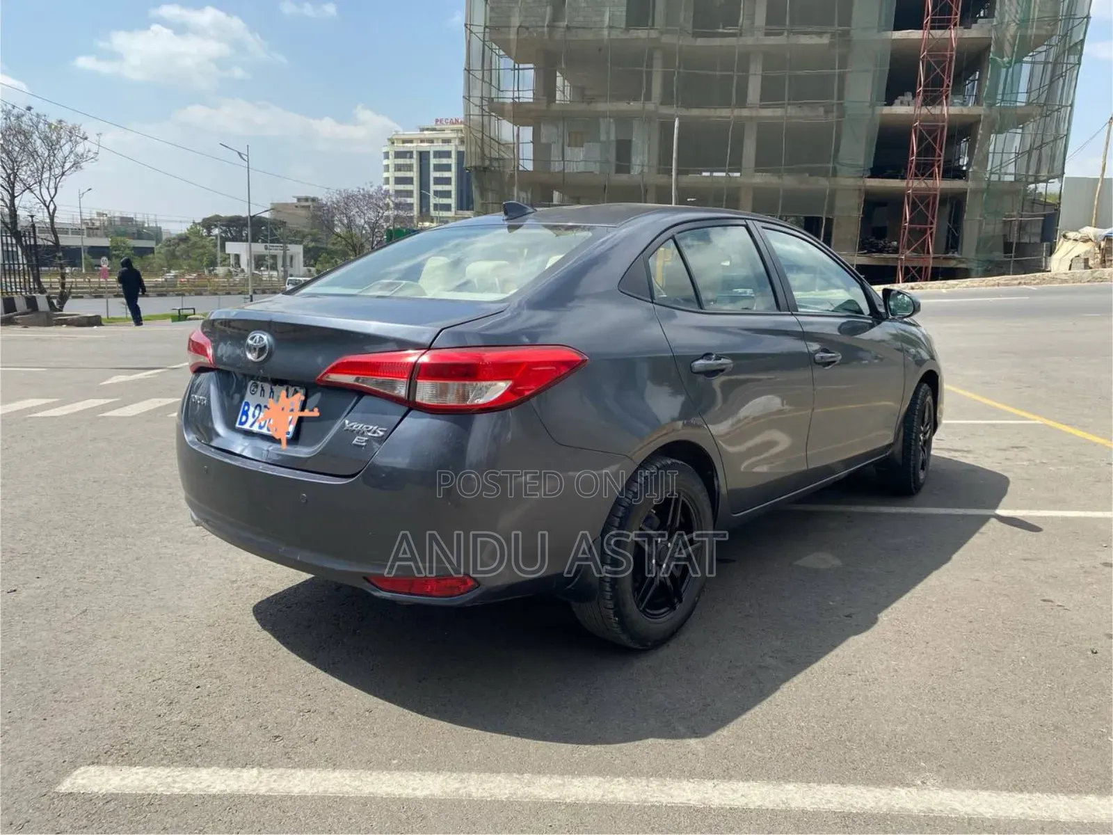 Toyota Yaris 1.5 Sedan LE 2020 Gray