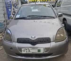 Photo - Toyota Vitz 1.0 FWD 5dr 2001 Gray