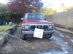 Photo - Nissan Patrol 1994 Burgundy