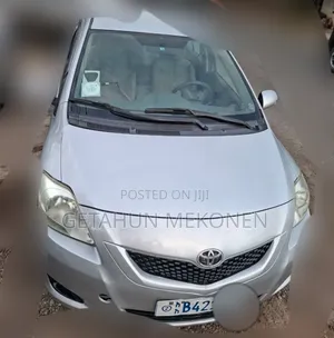 Photo - Toyota Belta 2010 Silver