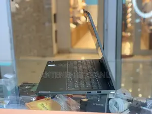 New Laptop Lenovo Yoga 7i 12GB Intel Core I7 SSD 512GB