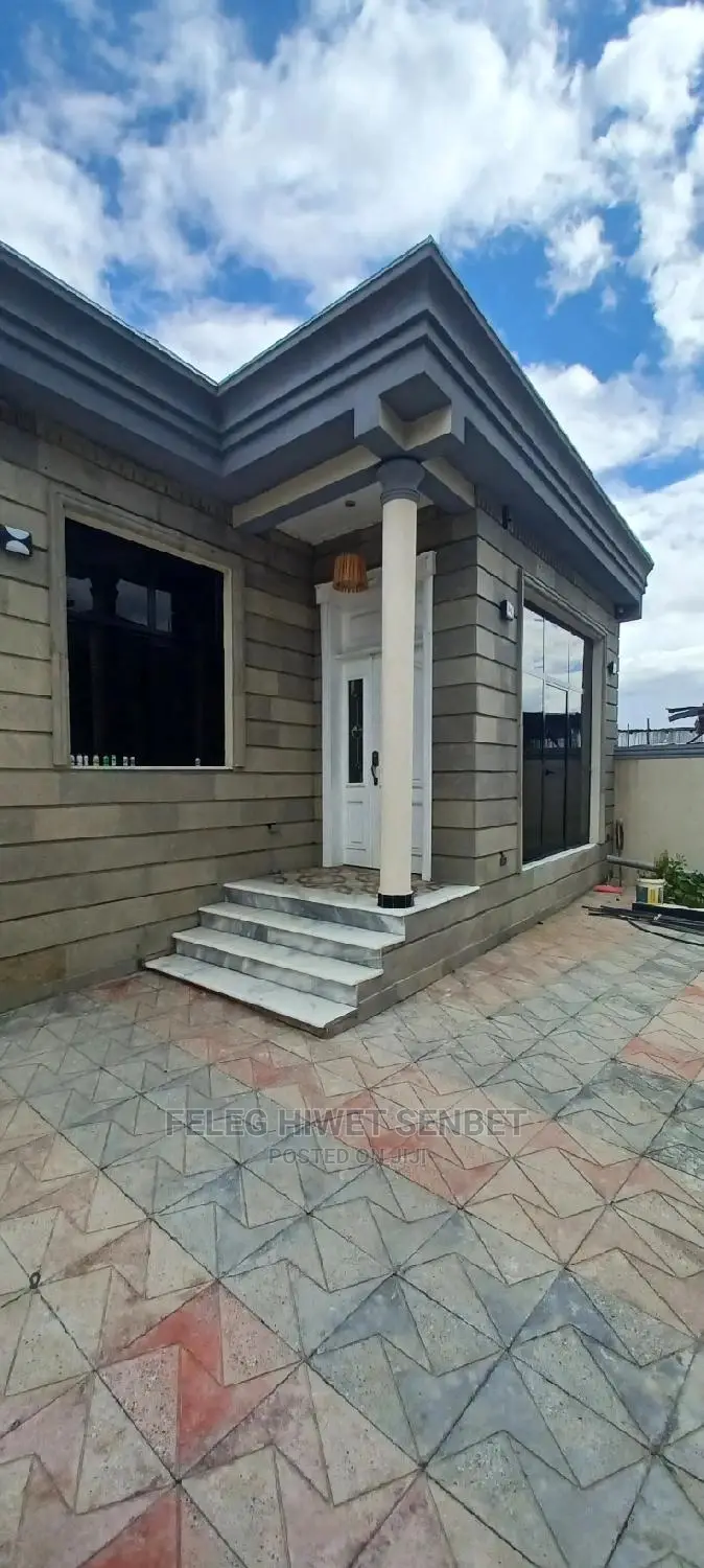 5bdrm Villa in አያት, Bole for sale