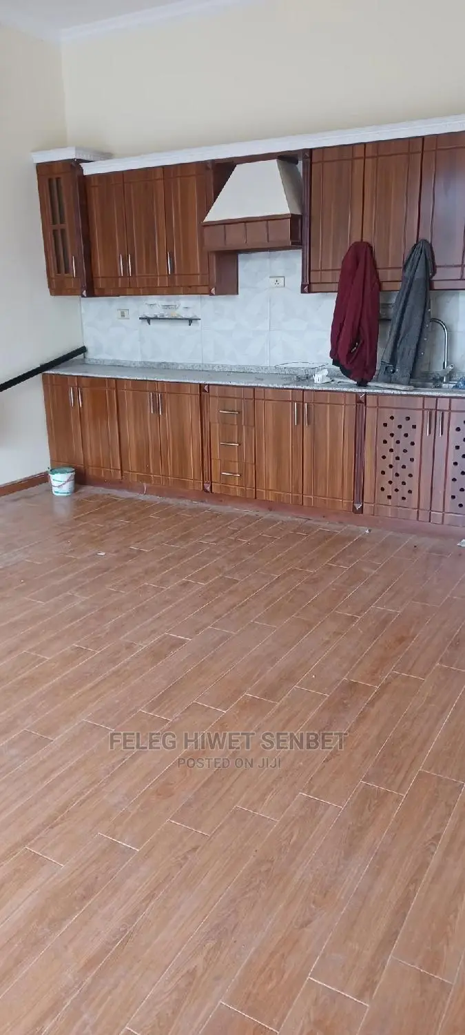 5bdrm Villa in አያት, Bole for sale