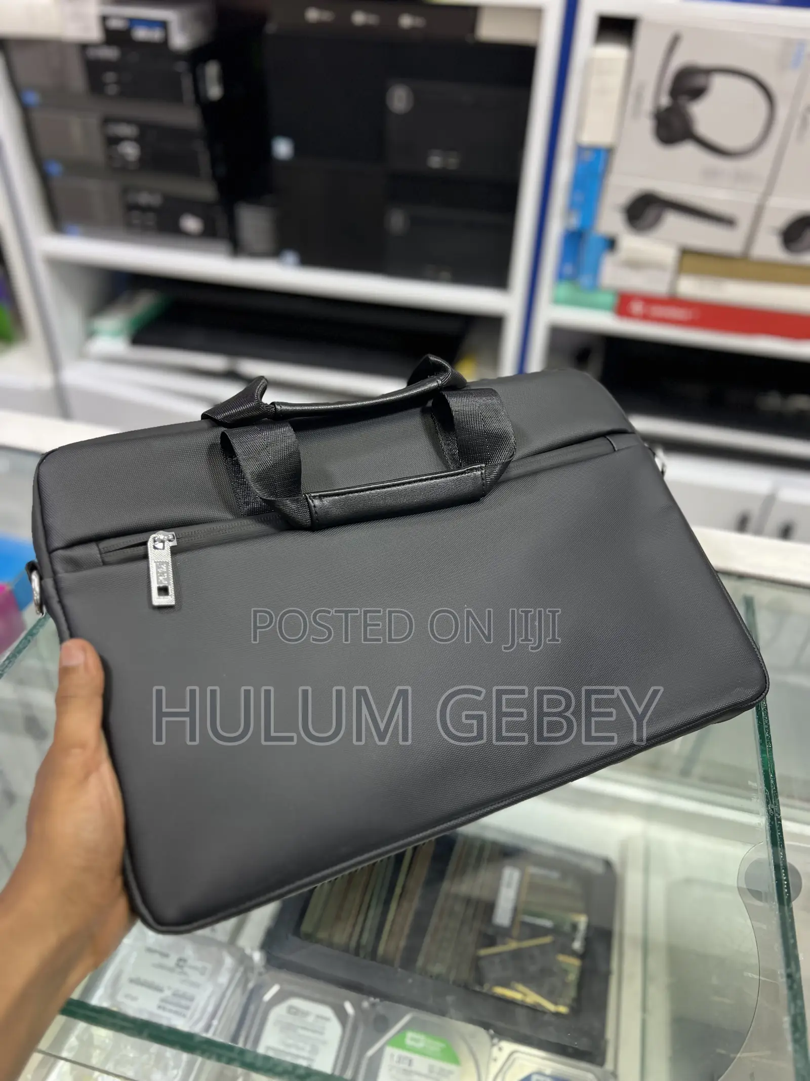 KVM 14-15 Inch Laptop Bag – Sleek, Light Professional!