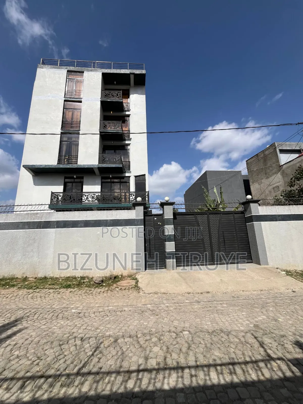 Furnished 12bdrm House in G+4 የመኖሪያ ቤት, Kolfe Keranio for sale