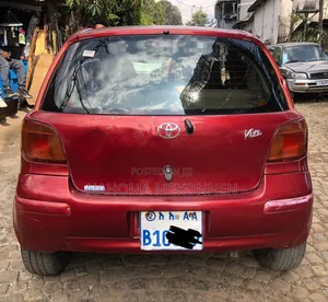 Toyota Vitz 2002 Red