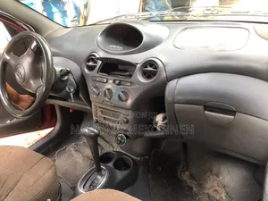 Toyota Vitz 2002 Red