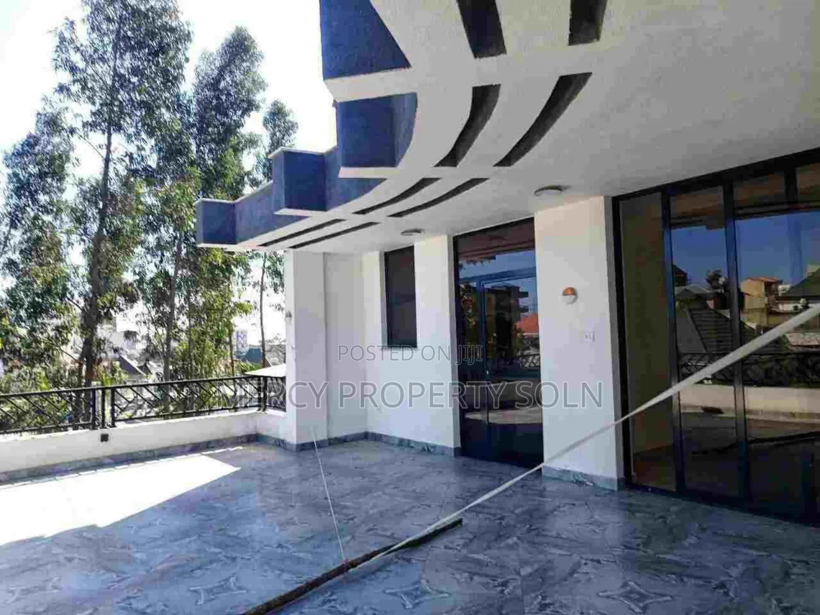 Furnished 10bdrm House in Bole for sale