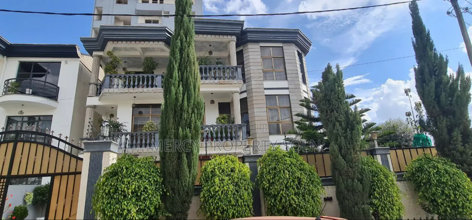 Furnished 10bdrm House in Bole for sale