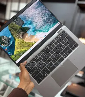 Photo - New Laptop Dell Latitude 5330 16GB Intel Core I5 SSD 512GB