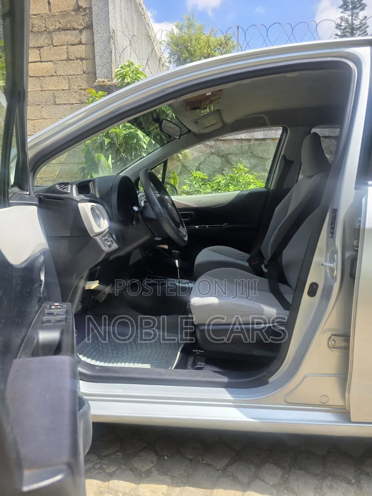 Toyota Yaris 2012 Silver