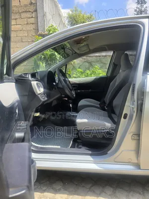 Toyota Yaris 2012 Silver