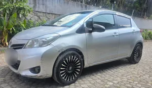 Toyota Yaris 2012 Silver