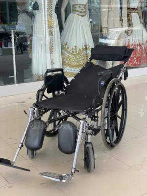 Photo - Toilet Wheelchair水手wheelchair廿手wheelchair卜手wheelchair卜手wheelchair廿手whe